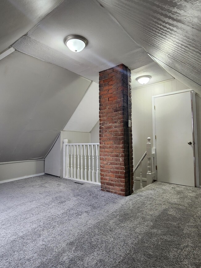 Building Photo - 1215 5th Ave