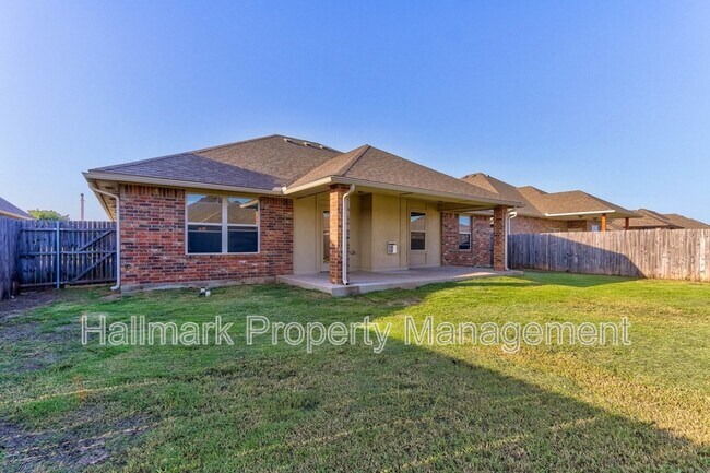 Building Photo - 920 SW 13th St