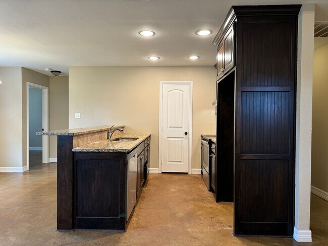 Building Photo - 15786 County Rd 472