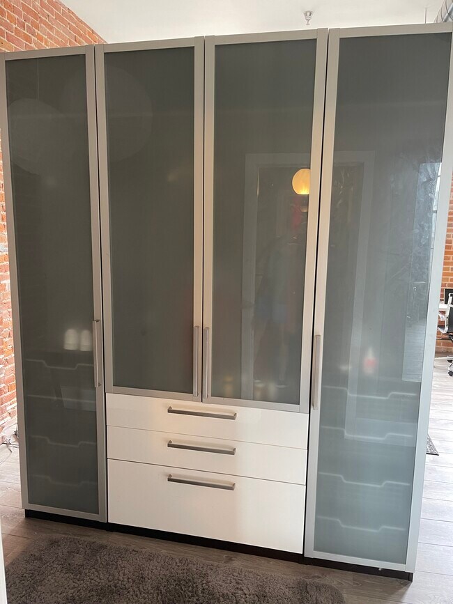 Closet - 412 Delaware St