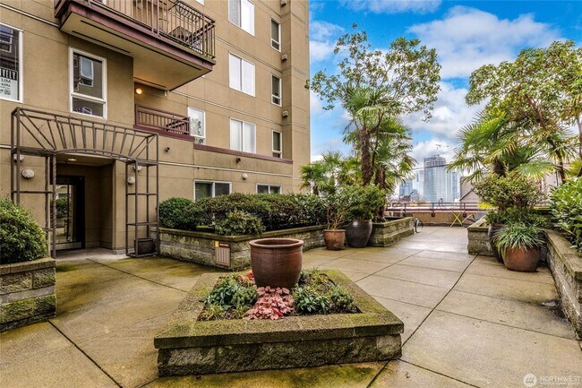 Building Photo - 1711 E Olive Way