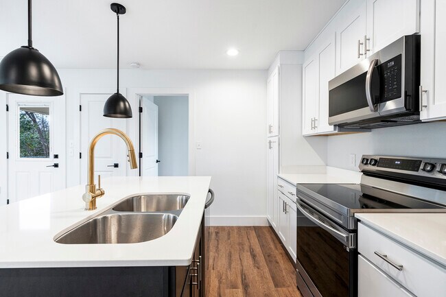 Building Photo - 1521 S Rusk Ave