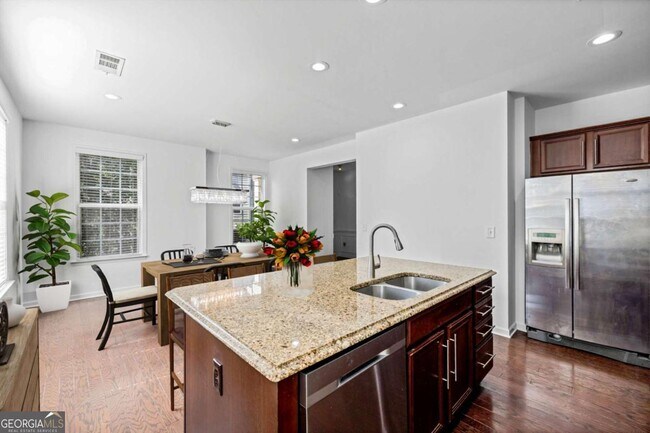 Building Photo - 4228 Laurel Creek Ct SE