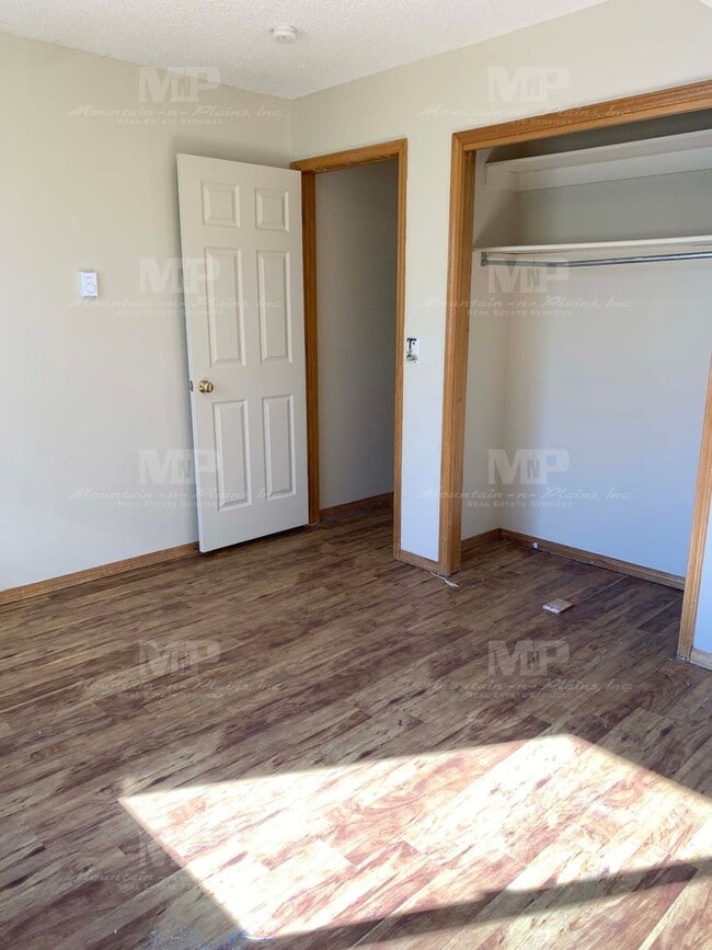 Building Photo - 531 Strachan Dr