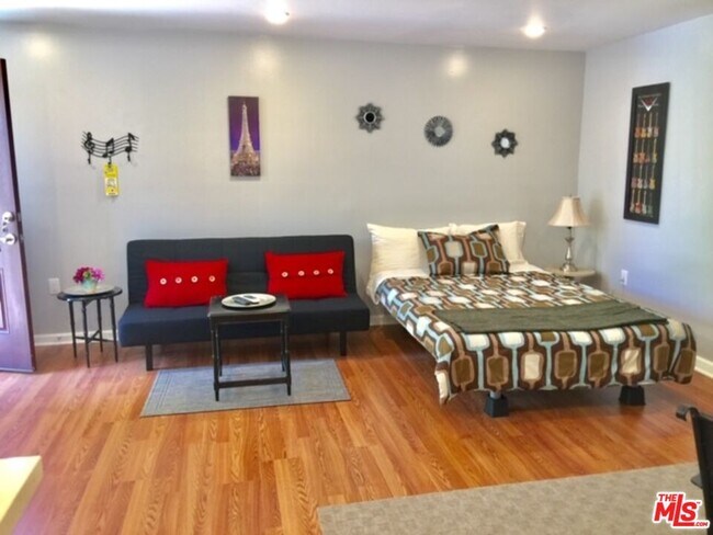 Building Photo - 1348 S Curson Ave