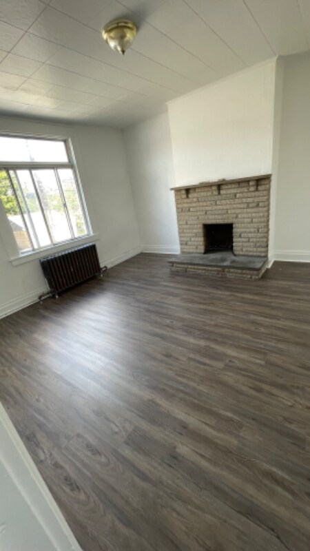 Building Photo - 2404 Charcot St