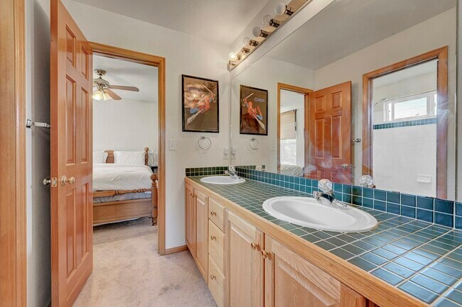 Building Photo - 20758 E Maplewood Ln