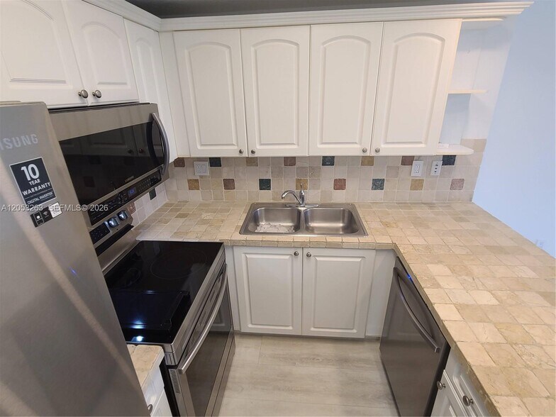 Building Photo - 3500 Coral Way