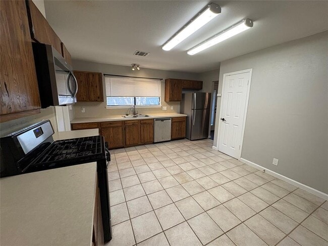Building Photo - 307 Ridgewood Dr