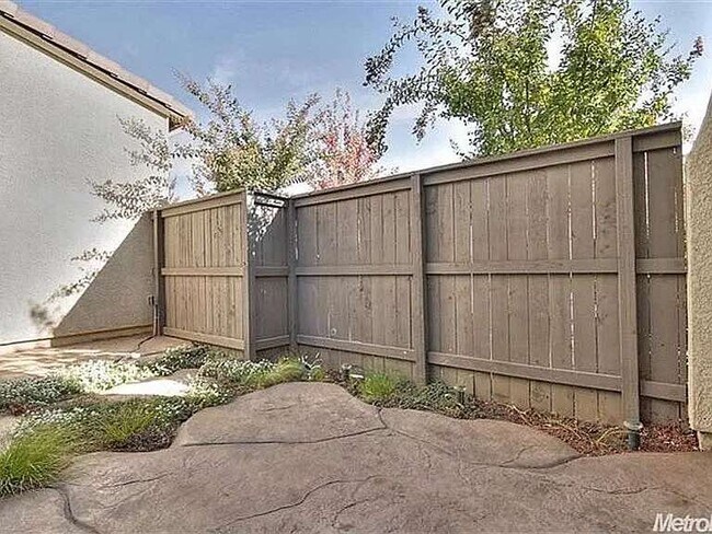 Building Photo - 9035 Crescenda Ln