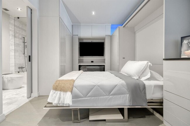 Building Photo - 210 Lavaca St