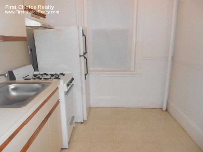 Building Photo - 120 Warren St