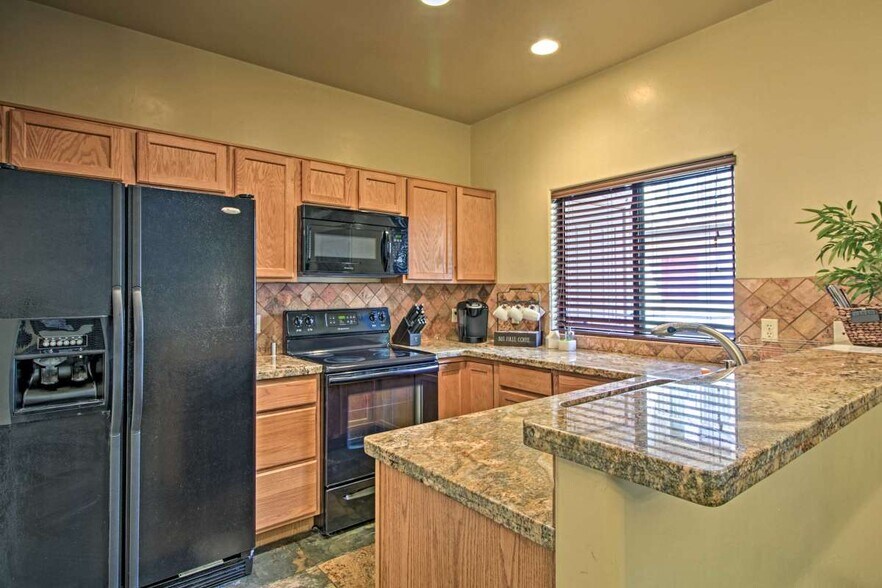 Building Photo - 4128 N Thurston Ln