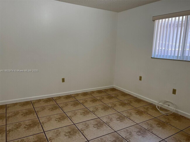 Building Photo - 432 NW 23rd Pl