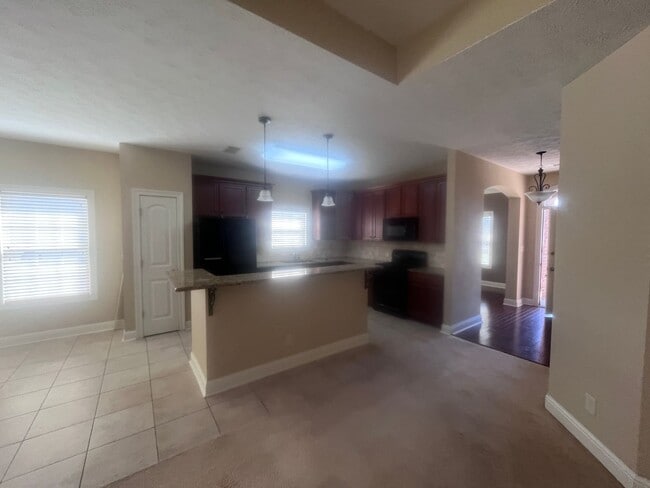 Building Photo - Great Location in Prattville