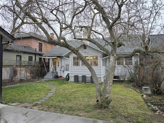 Building Photo - 1010 N 7th St