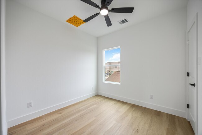 Building Photo - 4806 Carmen St