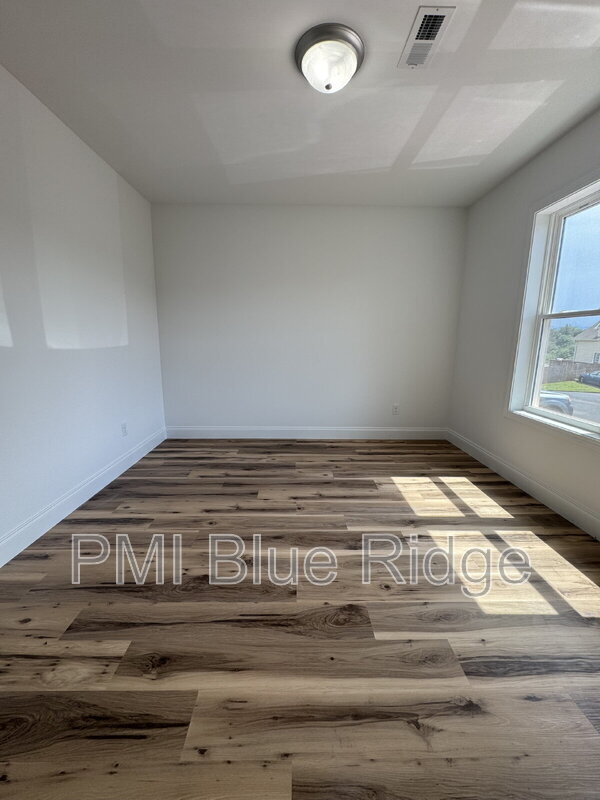 Building Photo - 321 Quinn Hill Ln