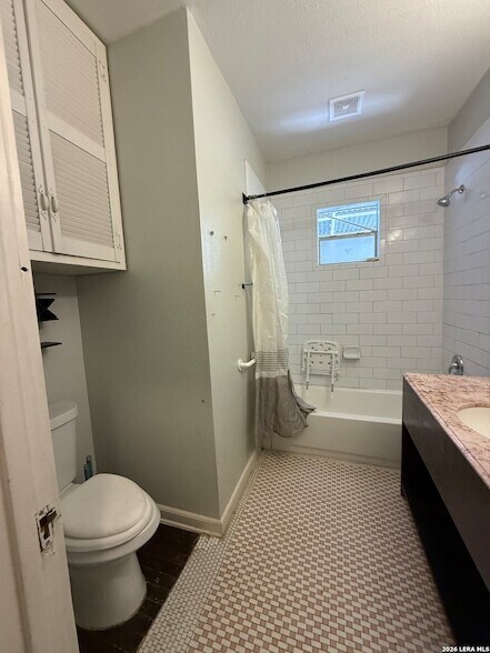 Building Photo - 630 W Gramercy Pl