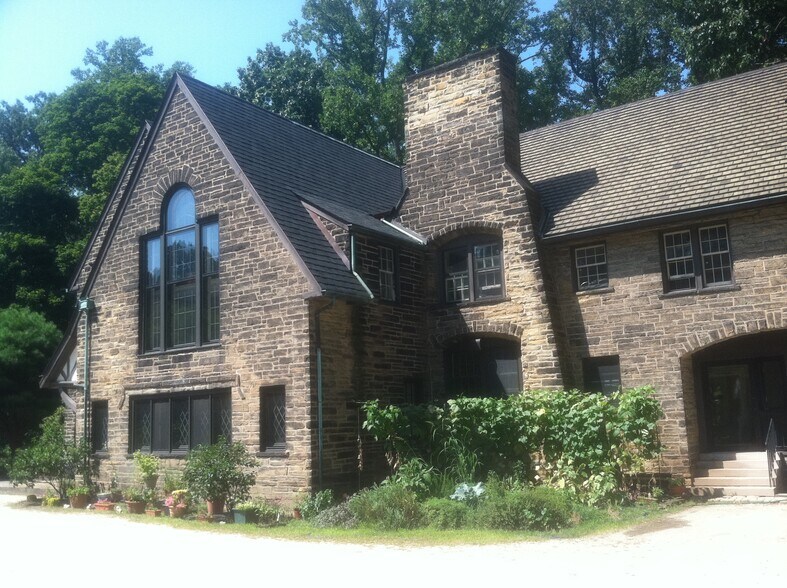 Primary Photo - 291 Corning Dr