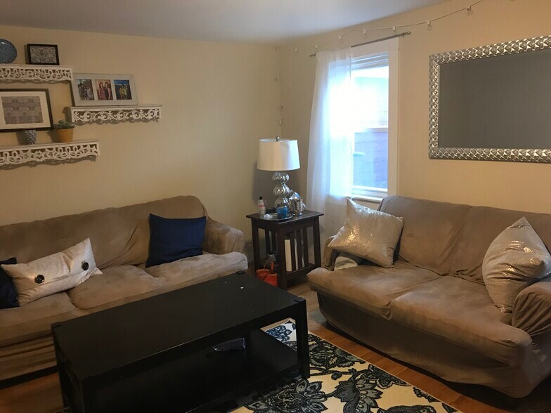 Building Photo - 266 Gold St