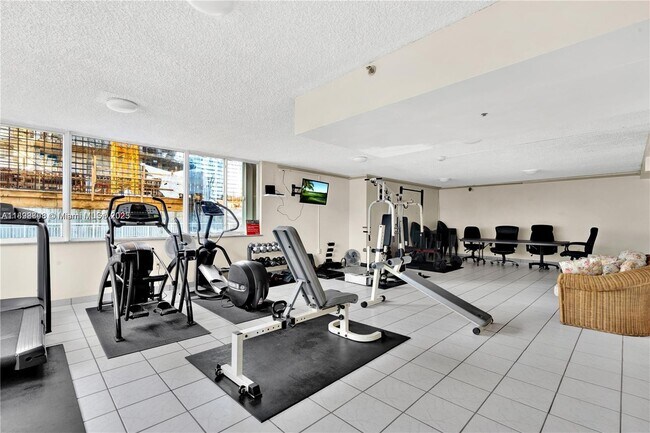 Building Photo - 145 SE 25th Rd