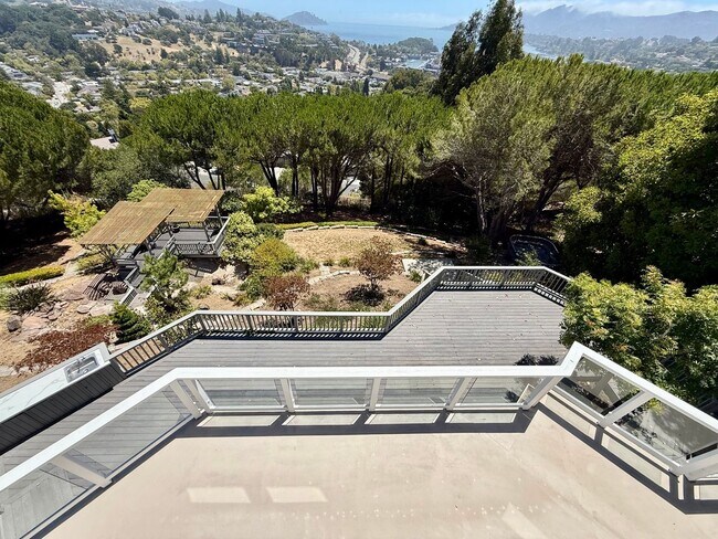 Building Photo - PANORAMIC BAY VIEW ESTATE IN PRESTIGIOUS TIBURON