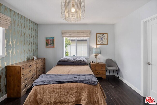 Building Photo - 3836 Seneca Ave