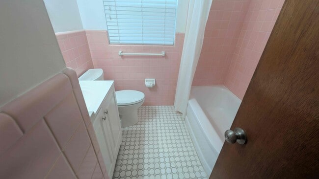 Building Photo - 4019 28th Ave N