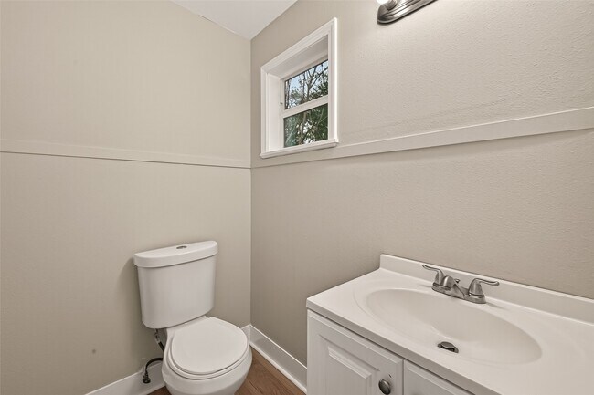 Building Photo - 5833 Southlea St