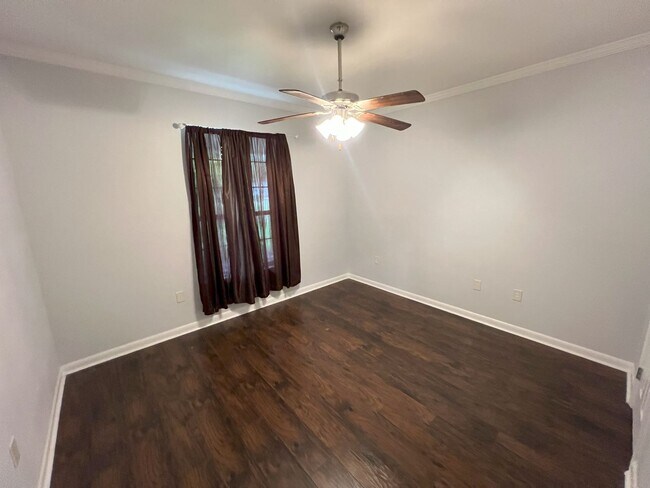 Building Photo - Newly remodeled, 4 bedroom, 2.5 bathroom home in Baton Rouge, LA