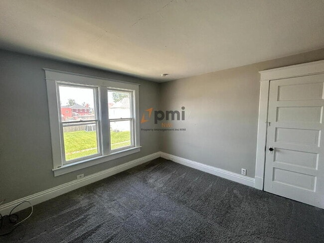 Building Photo - 906 2nd St