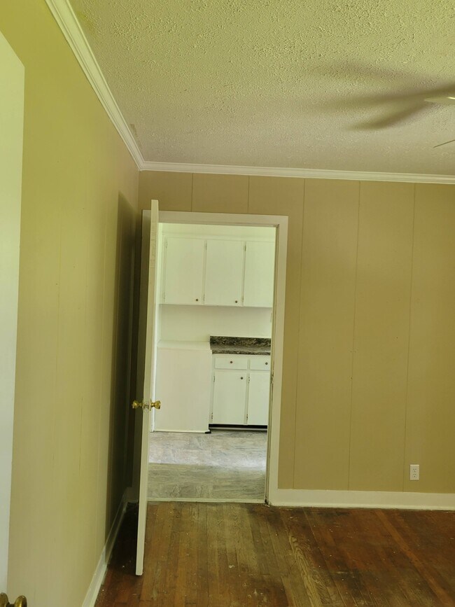 Building Photo - 502 Rosewood Dr