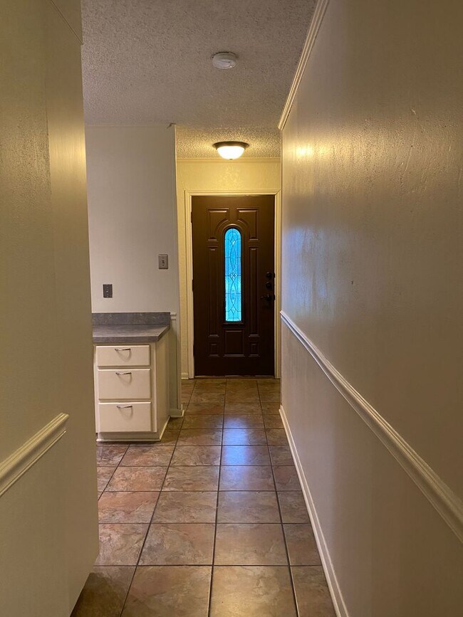 Building Photo - 3 BEDROOM, CORNER LOT