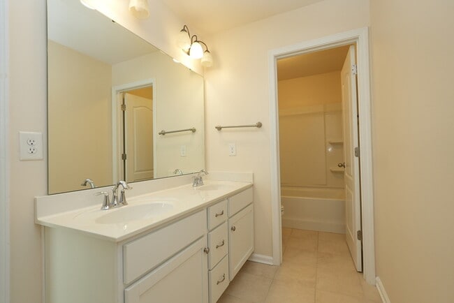 Building Photo - Modern 4BR 3.5BA w/ Updated Kitchen + Screened Porch + Wraparound Island in Bryton