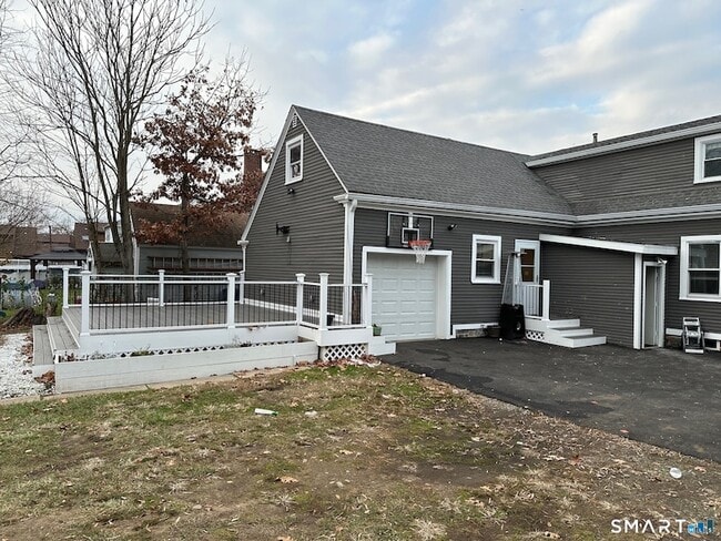 Building Photo - 70 Hawthorne St