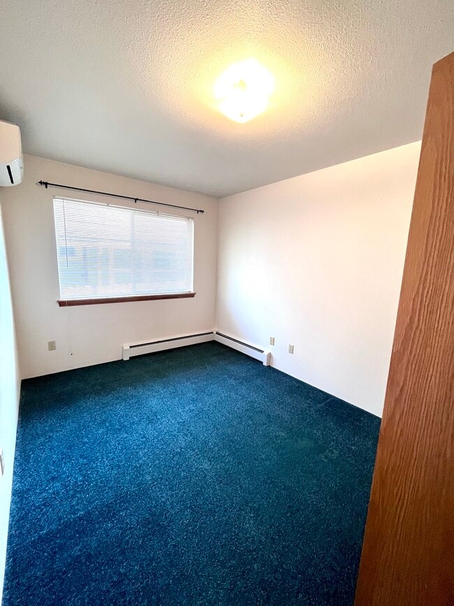 Building Photo - 706 M Ave
