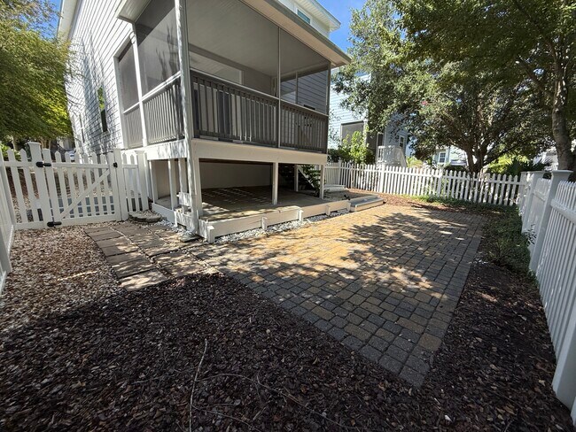Building Photo - 41 W Shore Pl