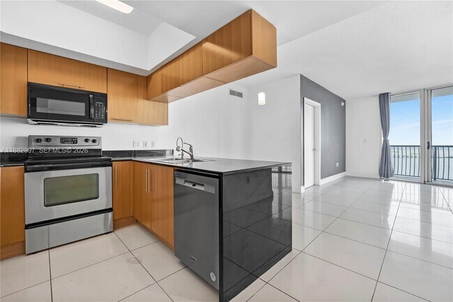 Building Photo - 1750 N Bayshore Dr