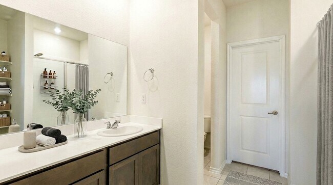 Building Photo - 315 Pine Hollow Way