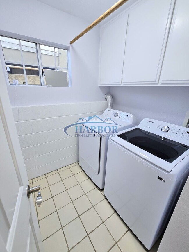 Building Photo - Beautifully Updated 3-Bed, 2-Bath Townhome