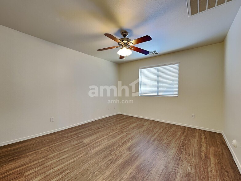 Building Photo - 6727 W Desert Ln