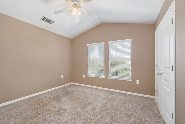 Building Photo - Live at the Woodlands!AVAILABLE FOR AUGUST...