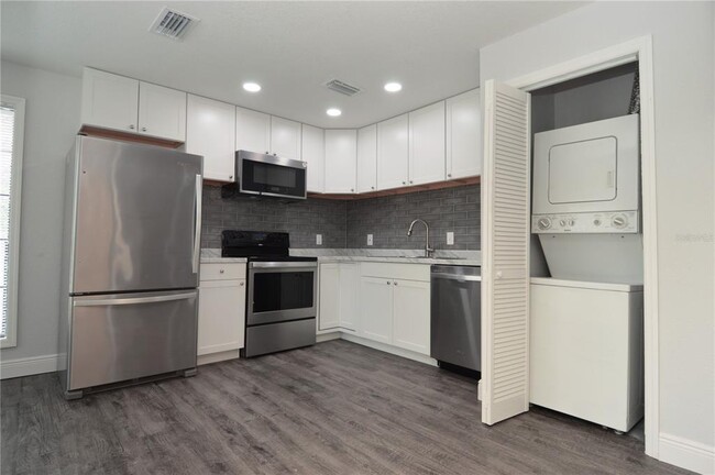 Building Photo - 8633 Fancy Finch Dr