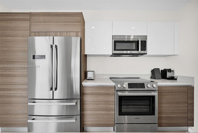 Building Photo - 1900 SE 2nd St