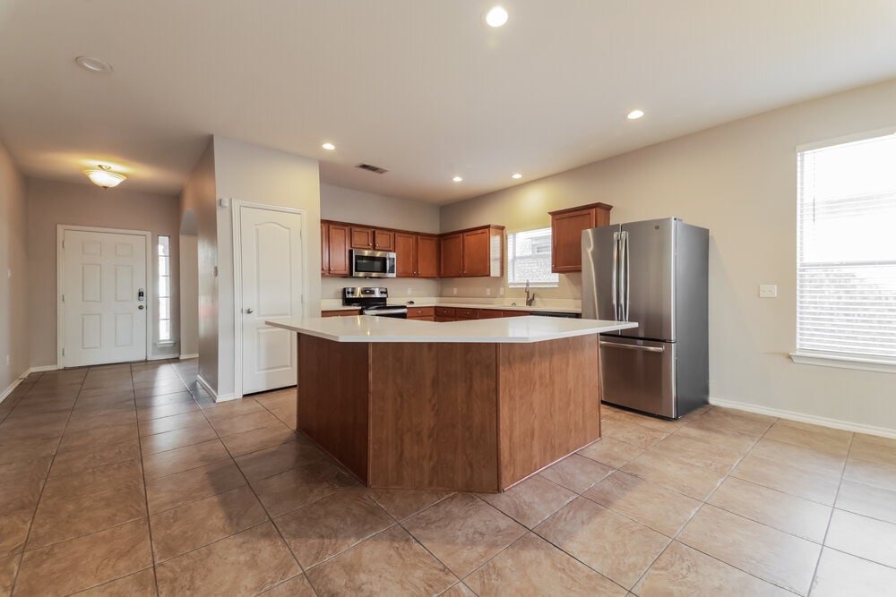 Building Photo - 833 Bens Dr