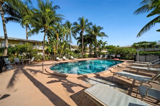 Building Photo - 4050 NE 12th Ter