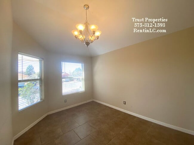 Building Photo - Cute 3/2 close to NMSU