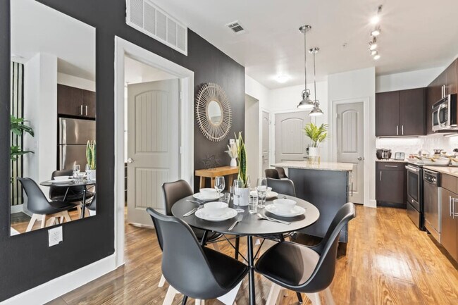 Building Photo - 5275 Town and Country Blvd