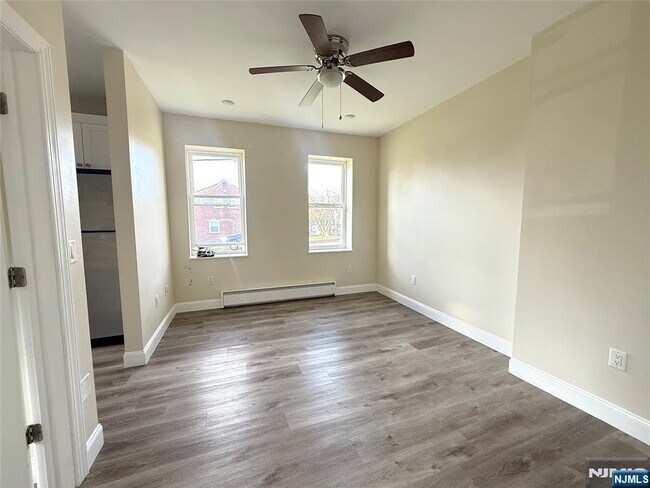 Building Photo - 242 Westminster Pl